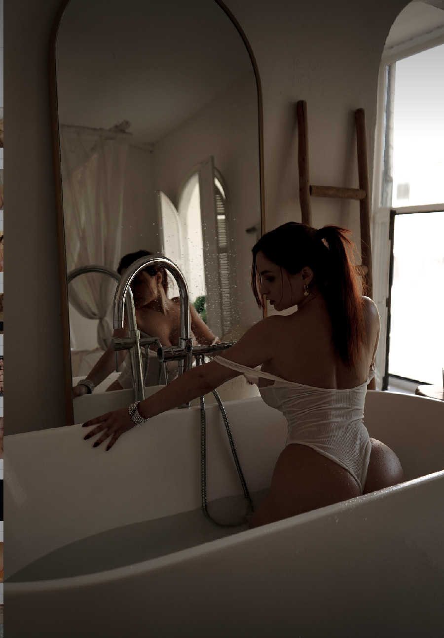 A playful frame from Miranda Faith nude — online in Nasiriya