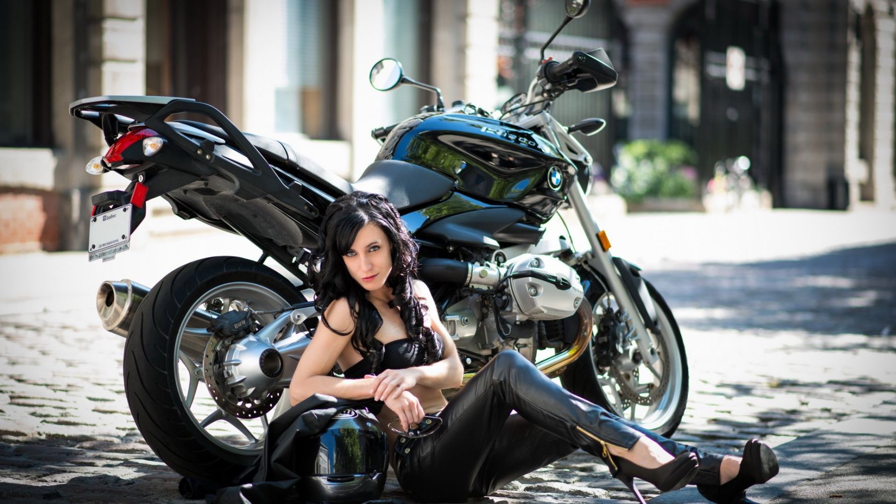 European women on bikes in Nasiriya