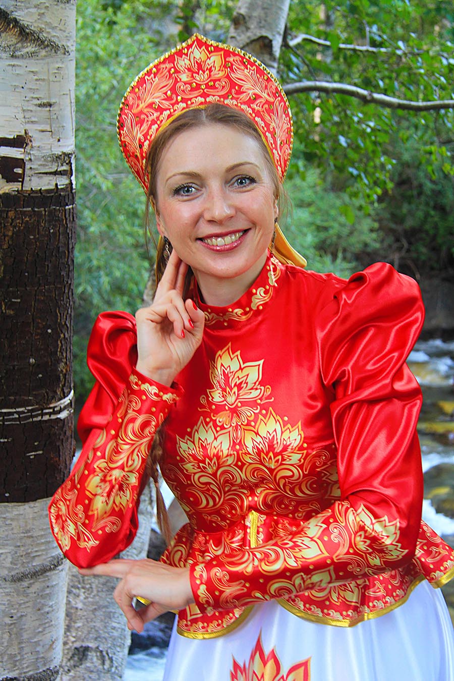 Women in Slavic costumes in Nasiriya
