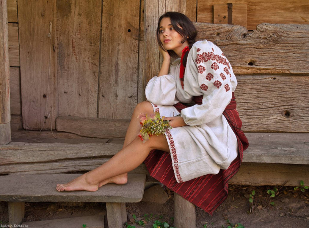 Women in Slavic costumes in Nasiriya