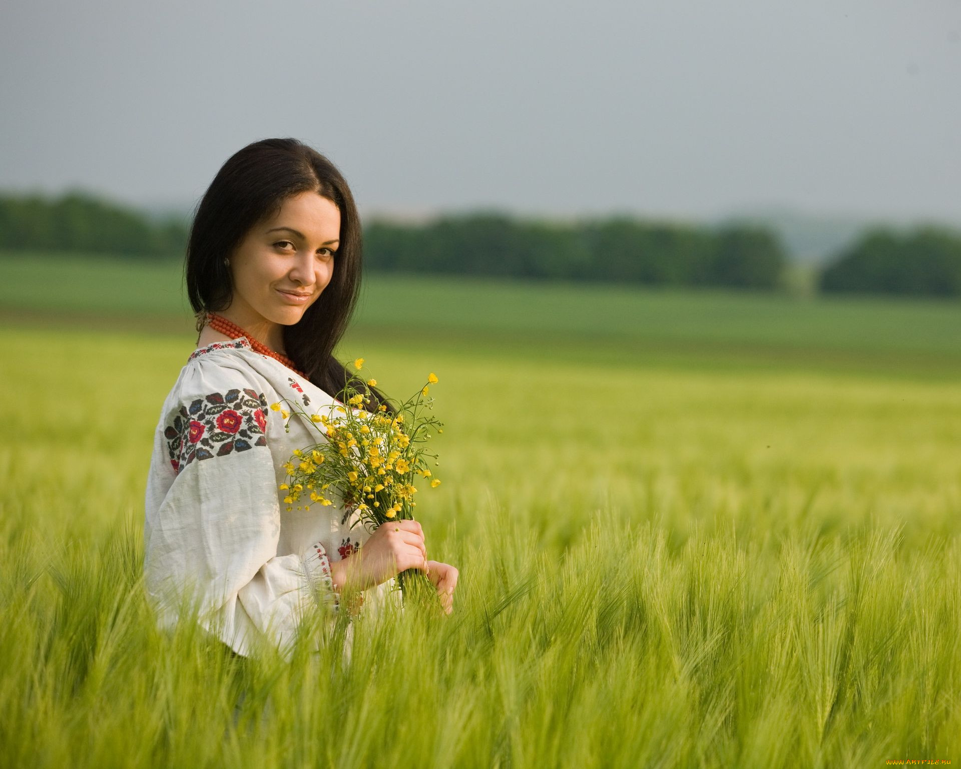 Women in Slavic costumes in Nasiriya