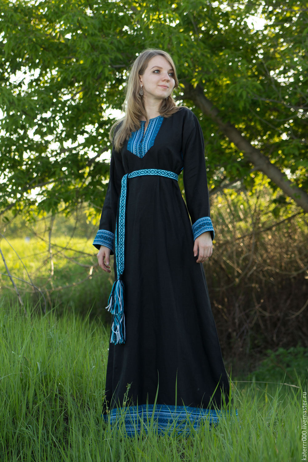 Women in Slavic costumes in Nasiriya