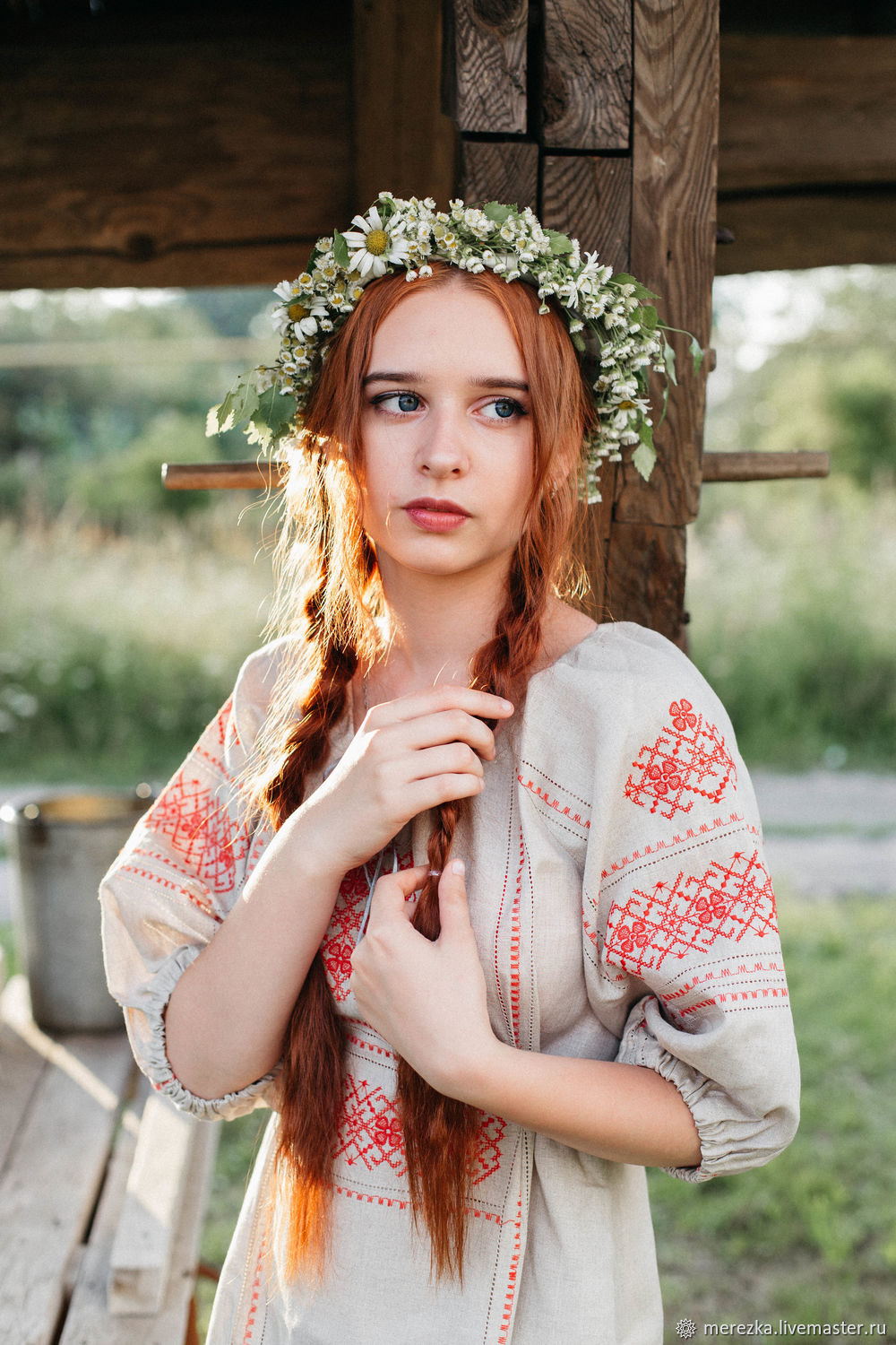 Girls in Slavic costumes in Nasiriya