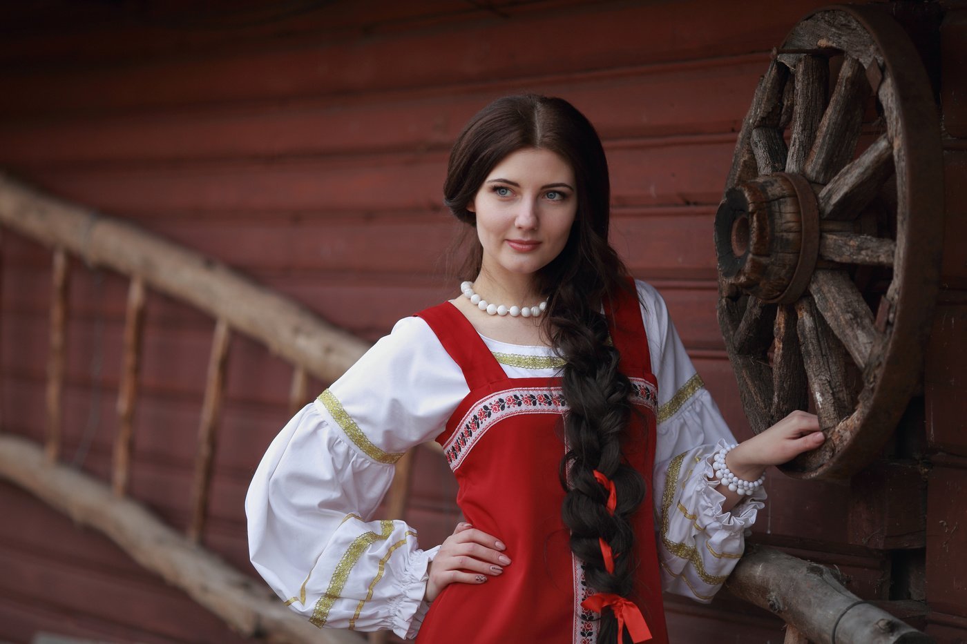 Girls in Slavic costumes in Nasiriya