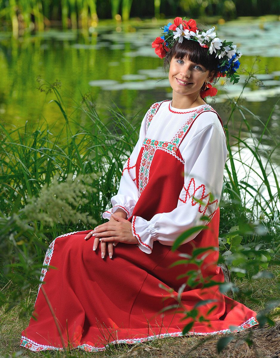 Beautiful girl Girls in Slavic costumes in Nasiriya