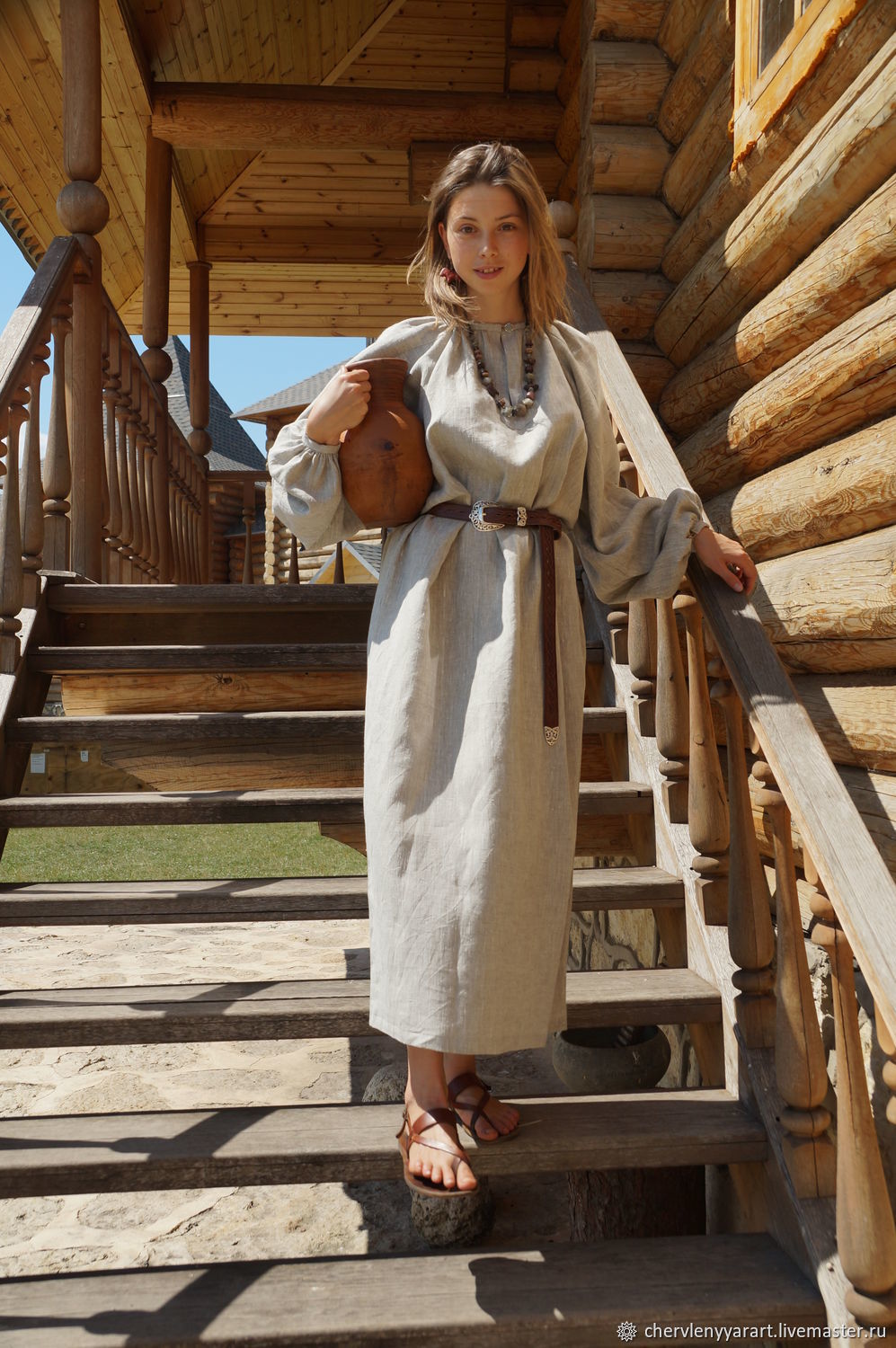 Girls in Slavic costumes in Nasiriya