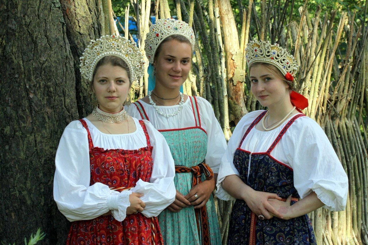 Sexy model Girls in Slavic costumes in Nasiriya