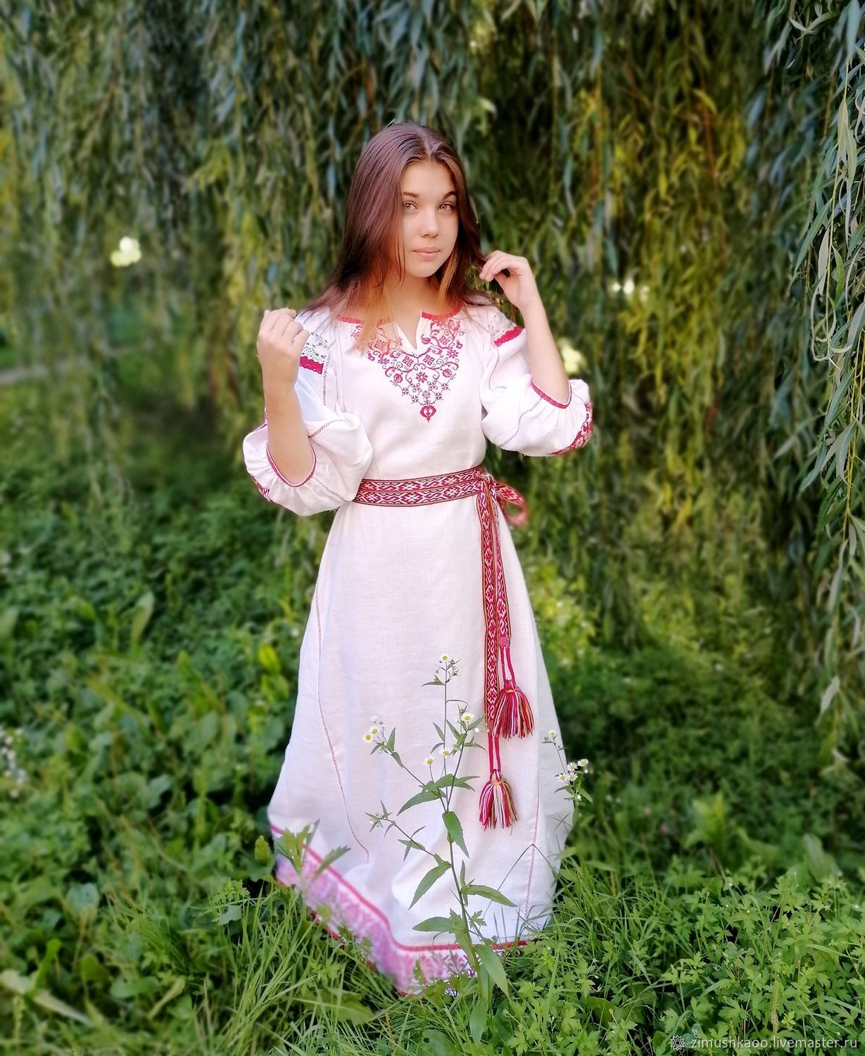Girl Girls in Slavic costumes in Nasiriya