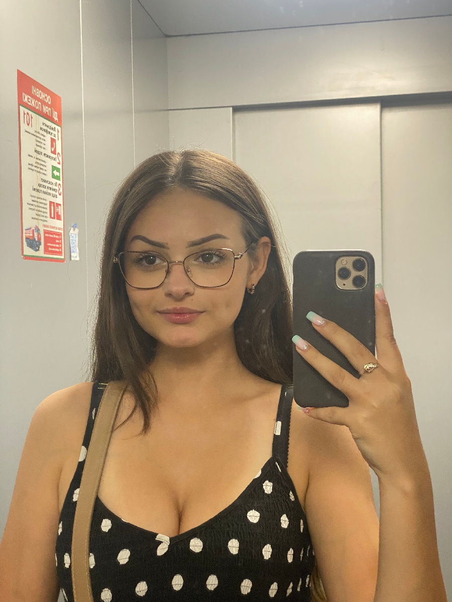 Sexy model Stacy in Nasiriya